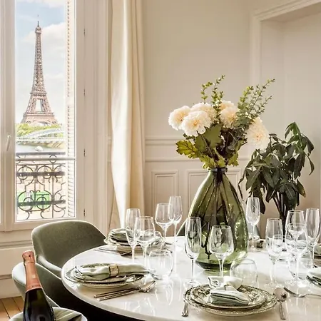 Appartamento Eiffel View In